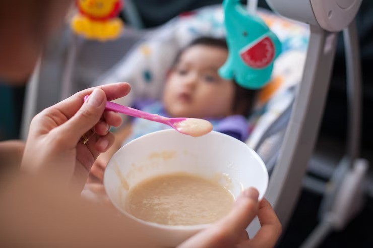 lama daya tahan MPASI, MPASI di luar ruangan, MPASI di termos, MPASI dalam cooler box, tips mudik bawa MPASI, makanan bayi tahan lama, penyimpanan MPASI aman, MPASI saat traveling